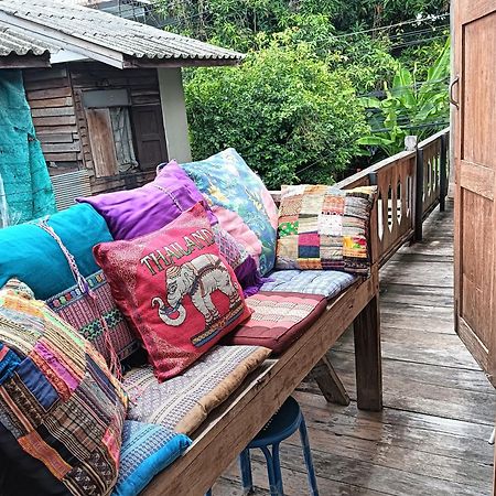 Huen Chiang Man Hostel (Adults Only) เชียงใหม่ ภายนอก รูปภาพ