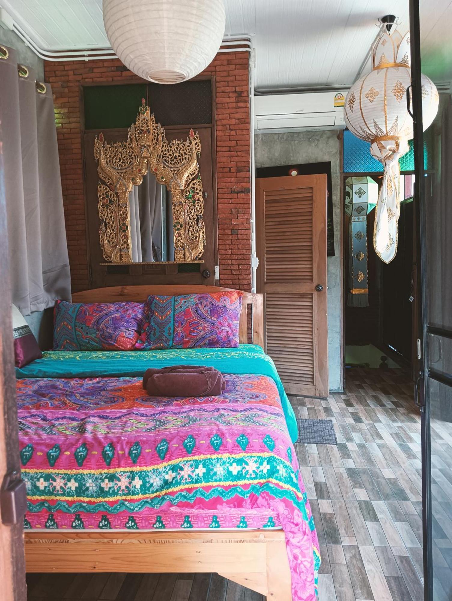 Huen Chiang Man Hostel (Adults Only) เชียงใหม่ ภายนอก รูปภาพ