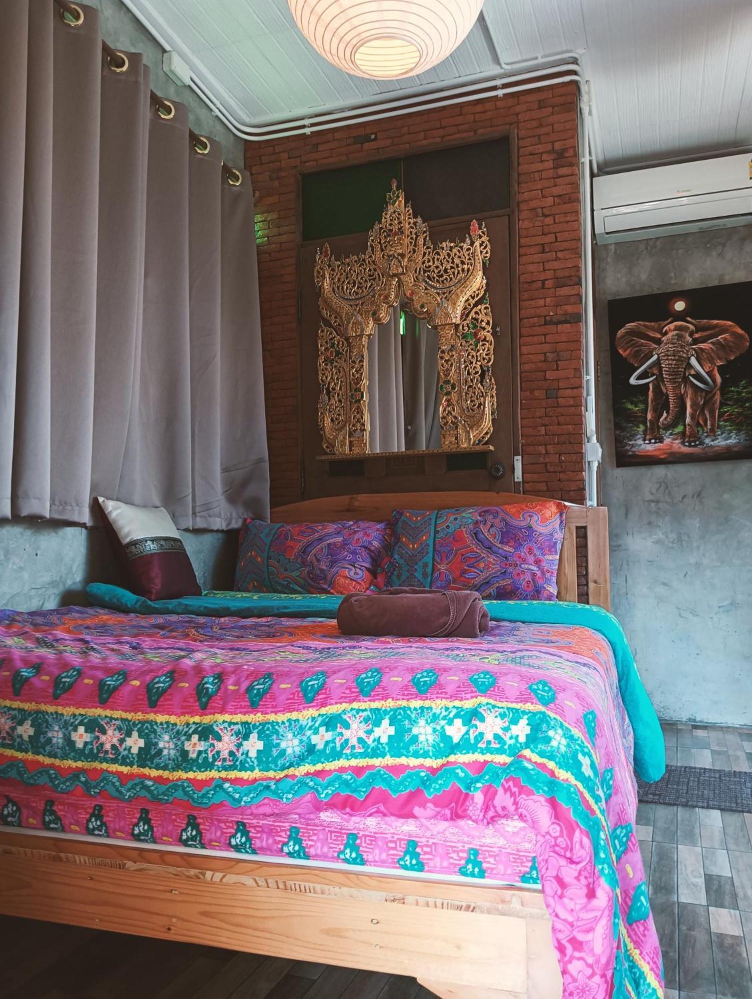 Huen Chiang Man Hostel (Adults Only) เชียงใหม่ ภายนอก รูปภาพ