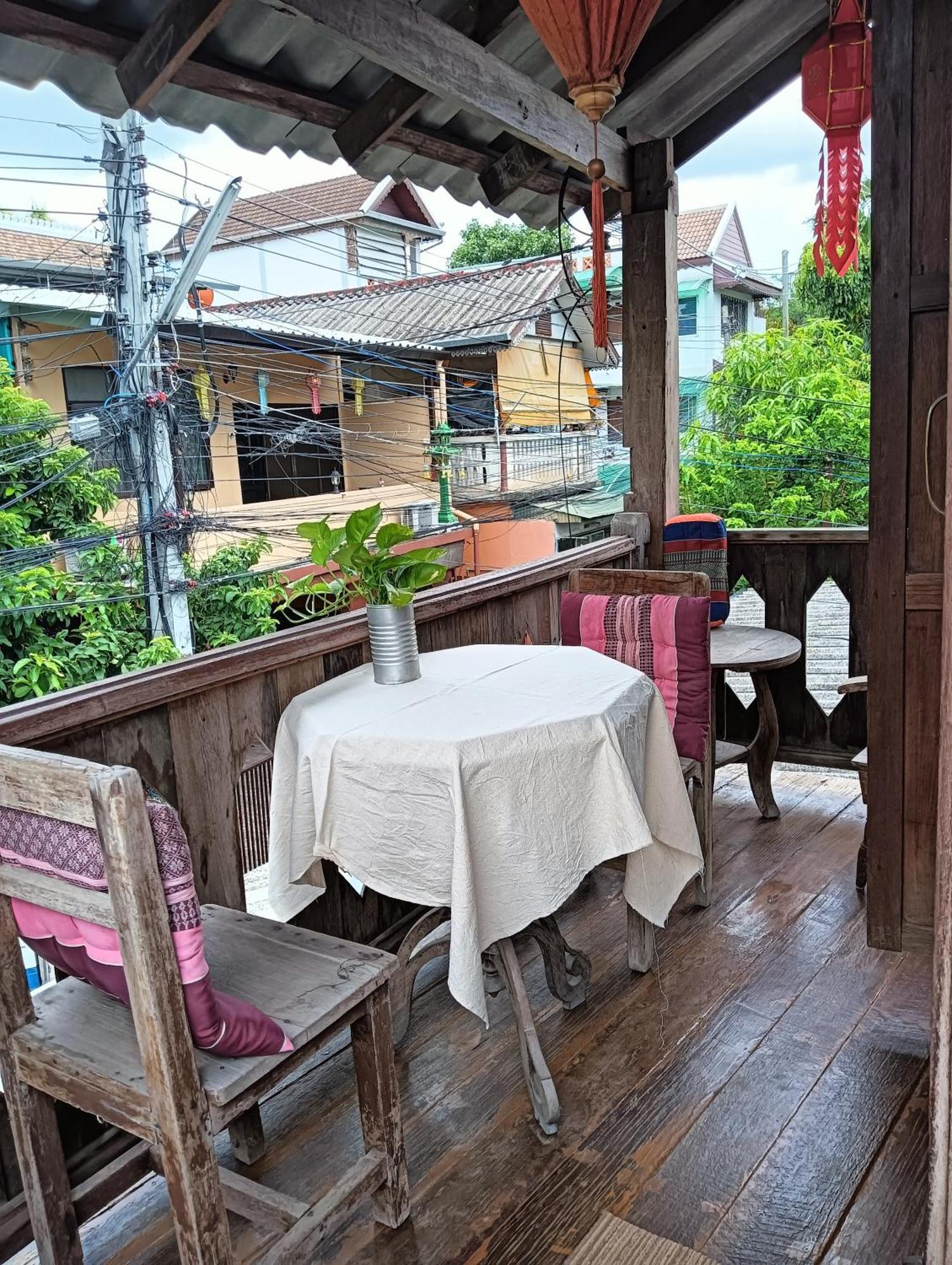 Huen Chiang Man Hostel (Adults Only) เชียงใหม่ ภายนอก รูปภาพ