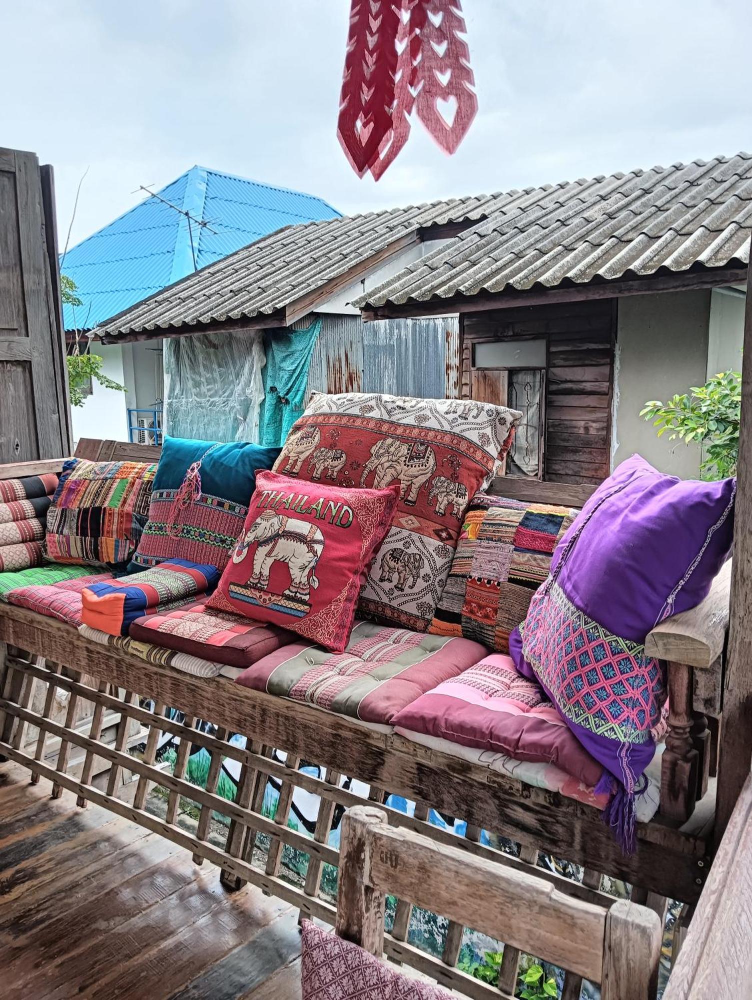 Huen Chiang Man Hostel (Adults Only) เชียงใหม่ ภายนอก รูปภาพ