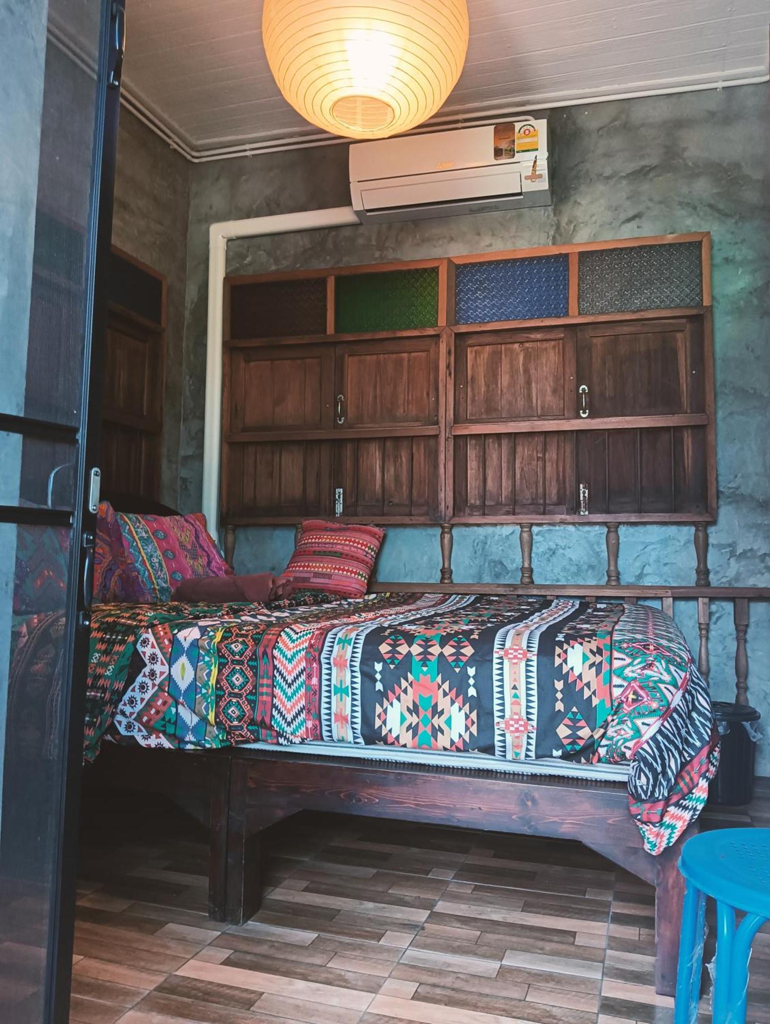 Huen Chiang Man Hostel (Adults Only) เชียงใหม่ ภายนอก รูปภาพ