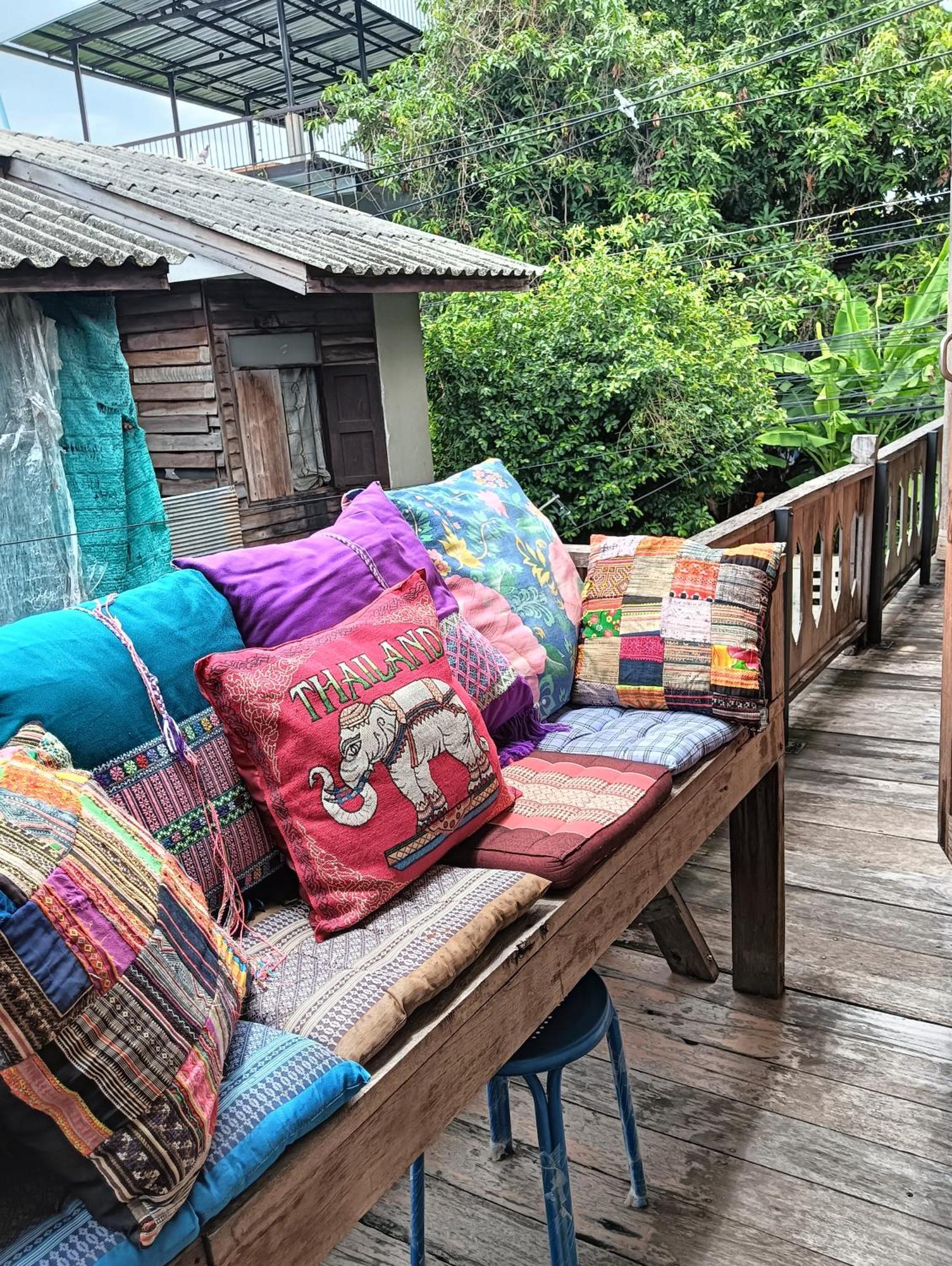 Huen Chiang Man Hostel (Adults Only) เชียงใหม่ ภายนอก รูปภาพ
