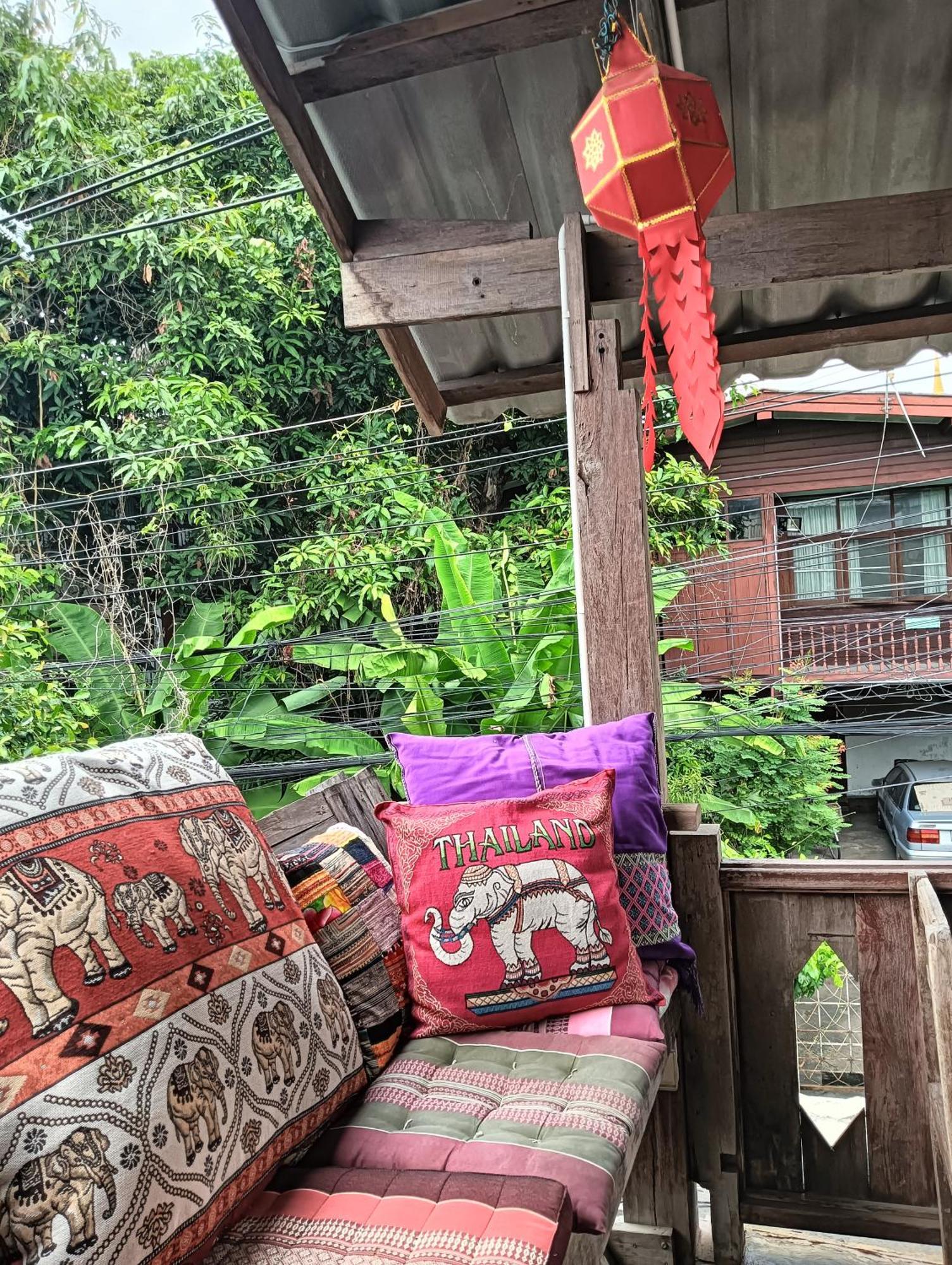 Huen Chiang Man Hostel (Adults Only) เชียงใหม่ ภายนอก รูปภาพ