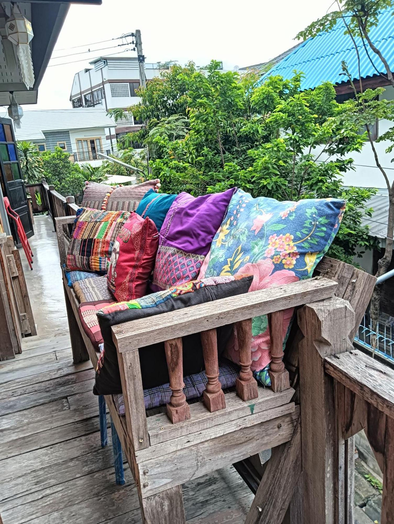 Huen Chiang Man Hostel (Adults Only) เชียงใหม่ ภายนอก รูปภาพ