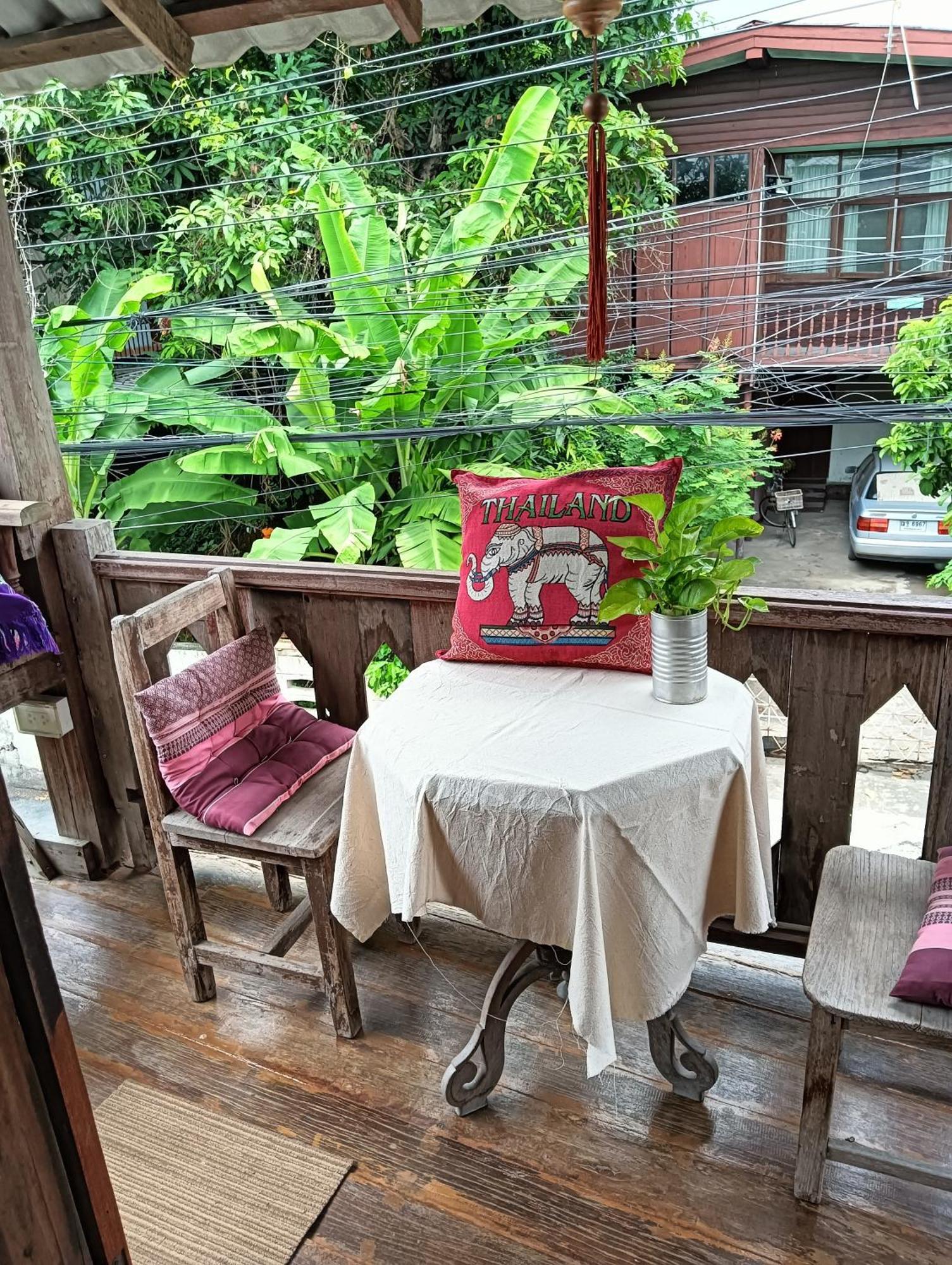 Huen Chiang Man Hostel (Adults Only) เชียงใหม่ ภายนอก รูปภาพ