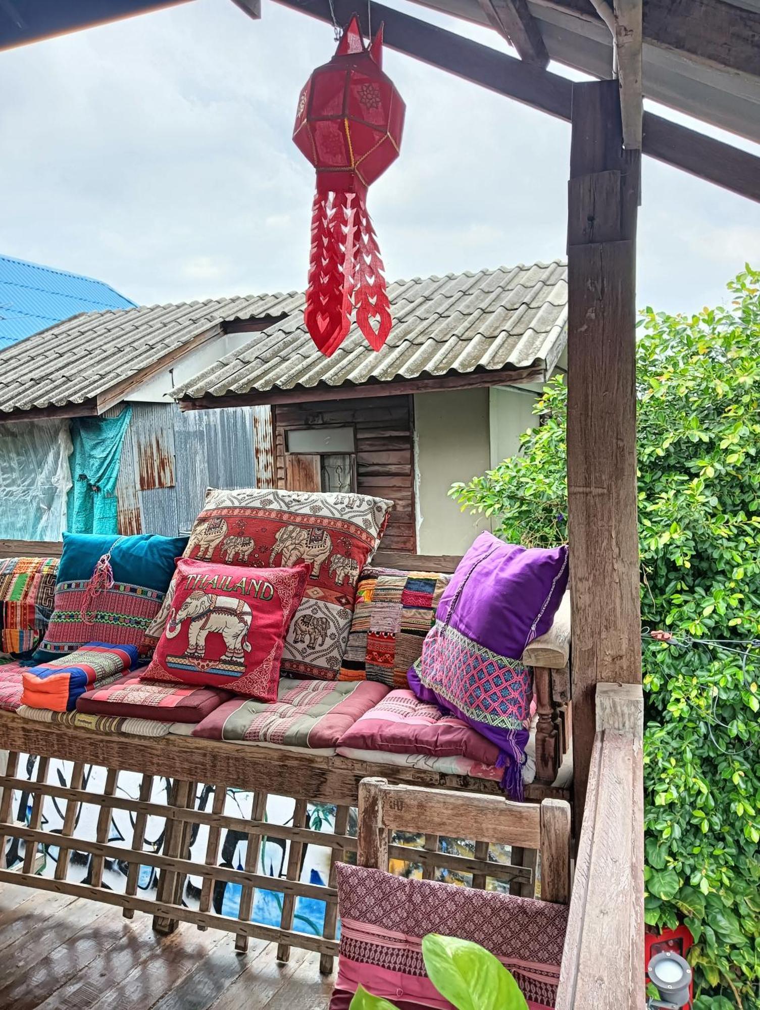 Huen Chiang Man Hostel (Adults Only) เชียงใหม่ ภายนอก รูปภาพ