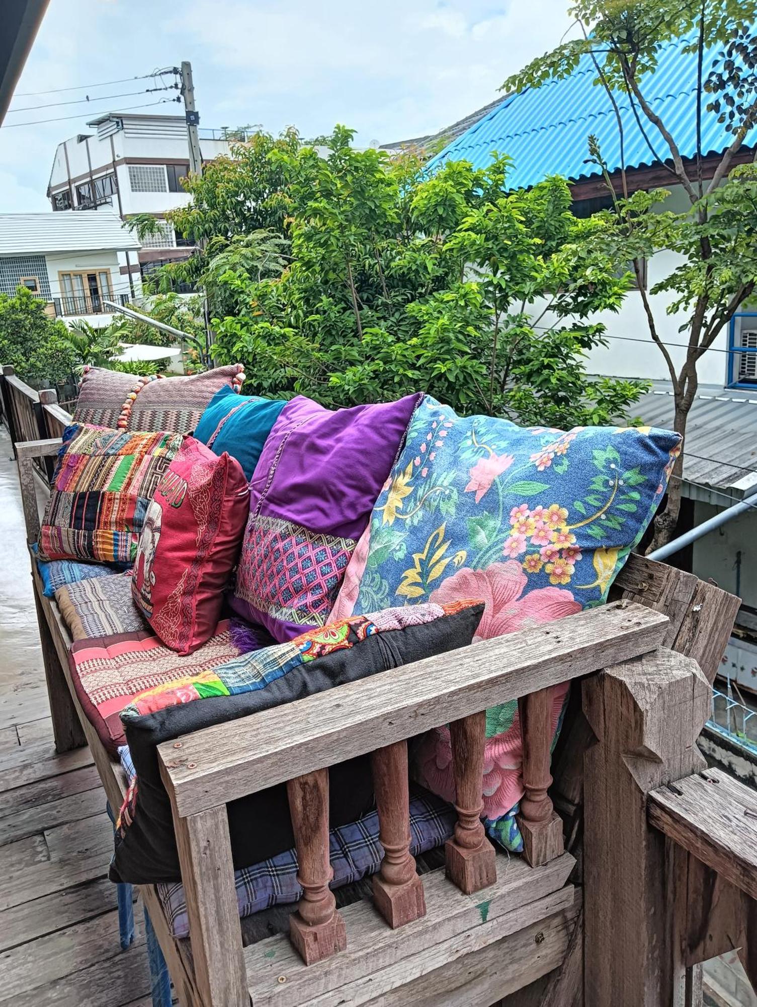 Huen Chiang Man Hostel (Adults Only) เชียงใหม่ ภายนอก รูปภาพ