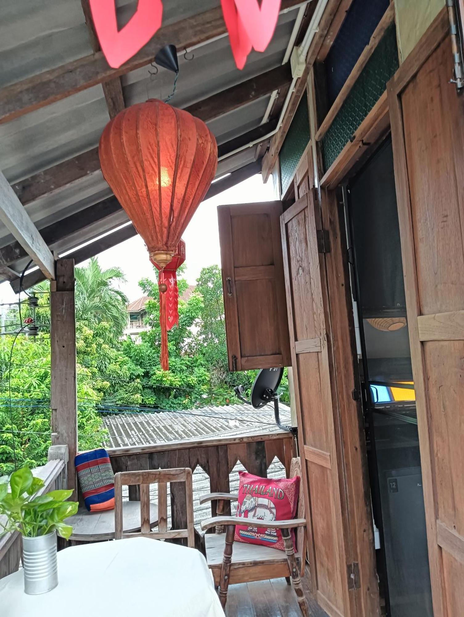 Huen Chiang Man Hostel (Adults Only) เชียงใหม่ ภายนอก รูปภาพ