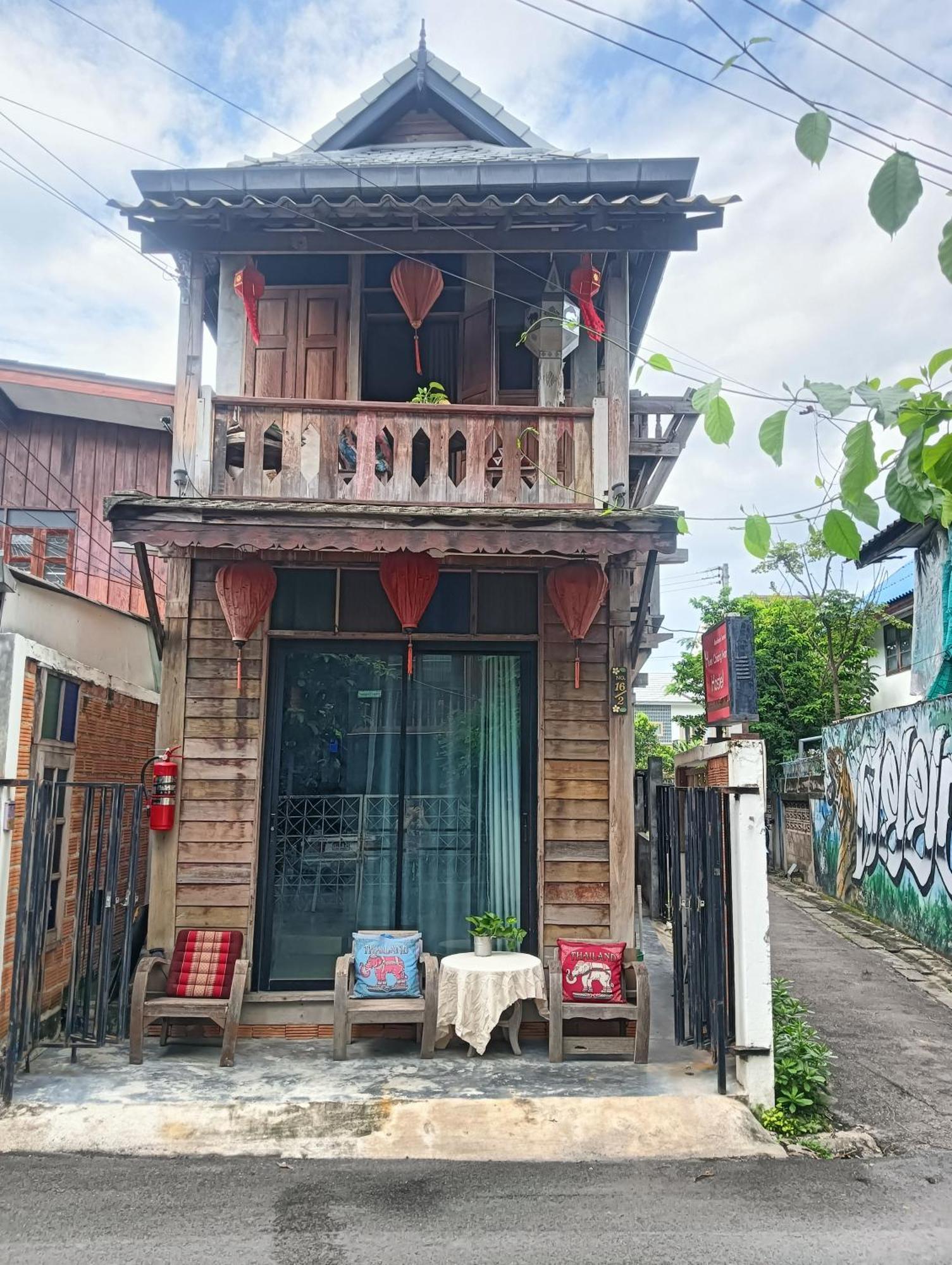 Huen Chiang Man Hostel (Adults Only) เชียงใหม่ ภายนอก รูปภาพ