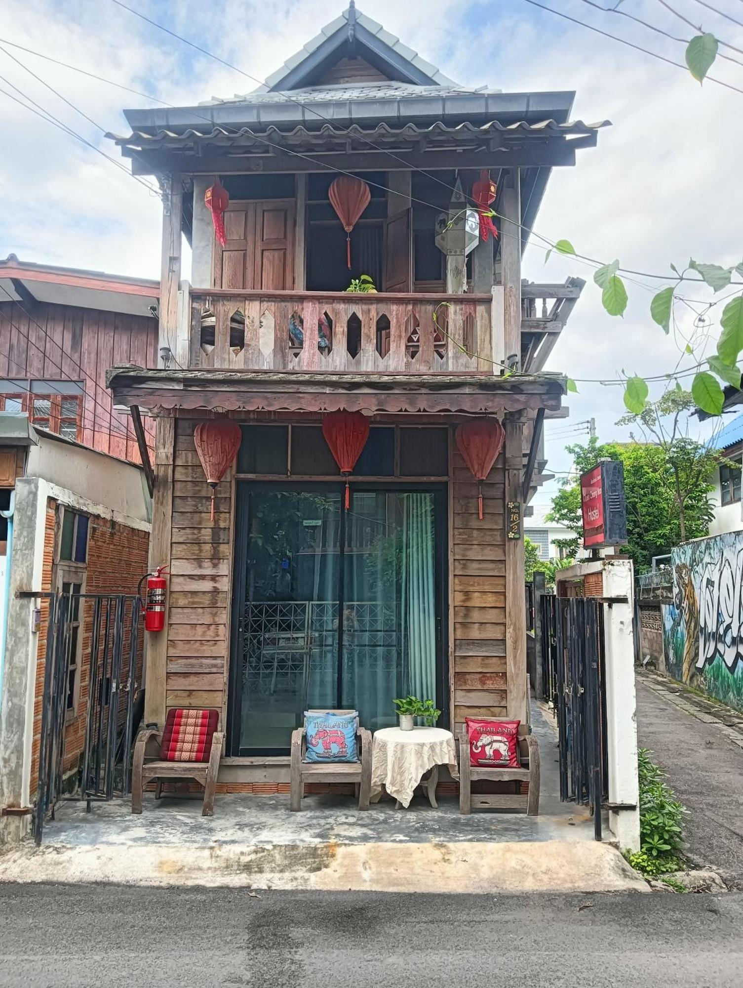 Huen Chiang Man Hostel (Adults Only) เชียงใหม่ ภายนอก รูปภาพ
