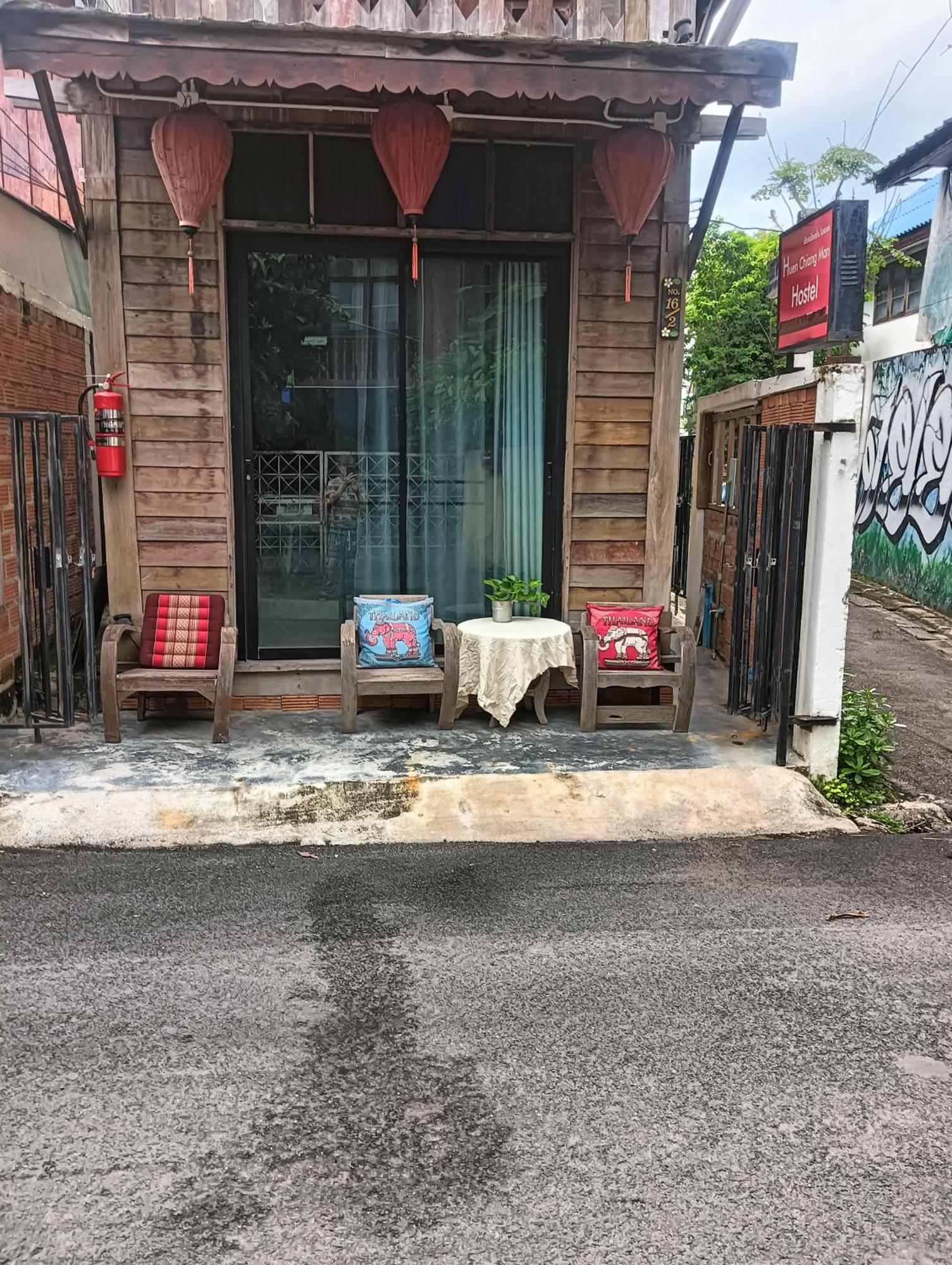 Huen Chiang Man Hostel (Adults Only) เชียงใหม่ ภายนอก รูปภาพ