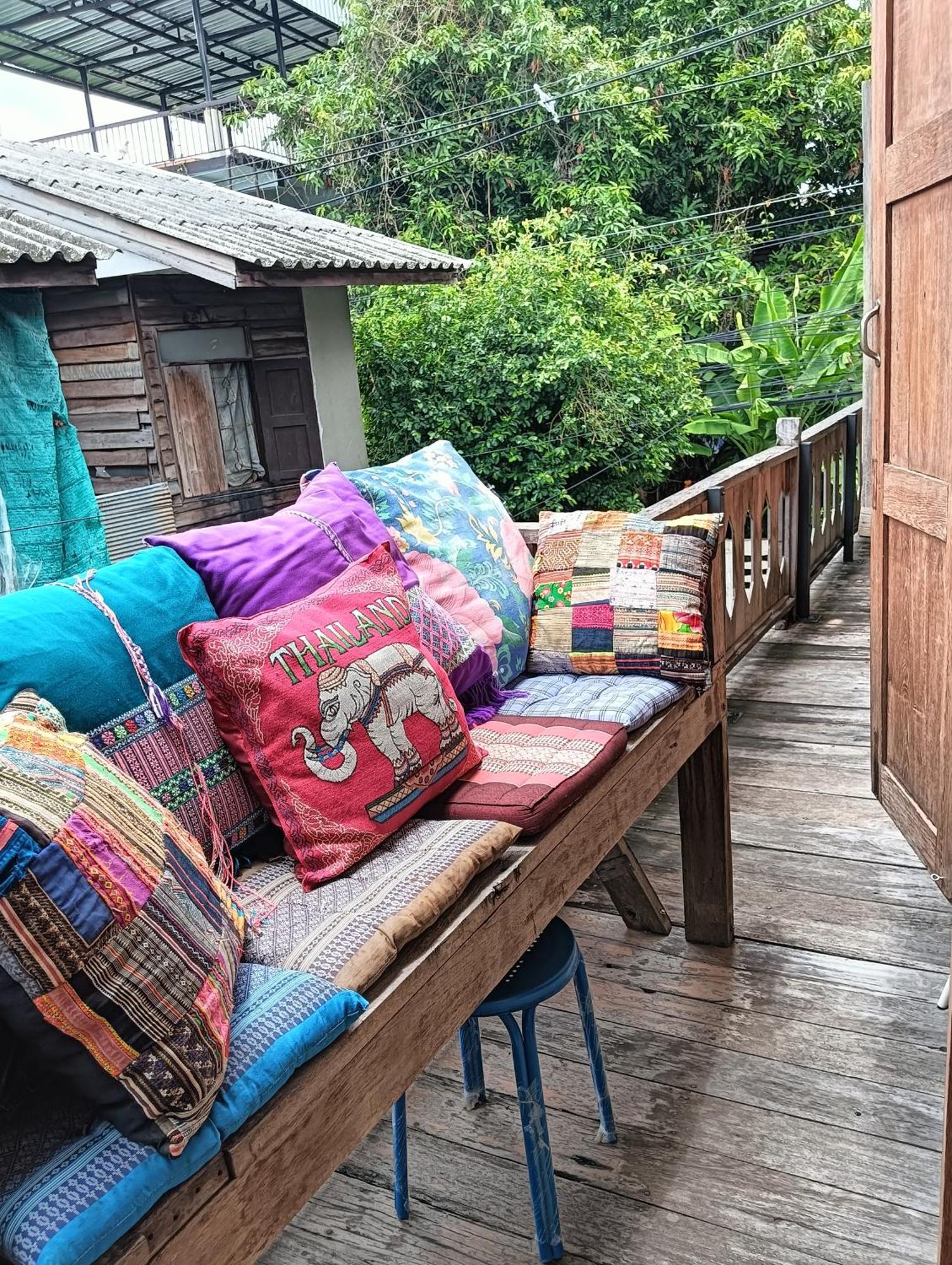 Huen Chiang Man Hostel (Adults Only) เชียงใหม่ ภายนอก รูปภาพ