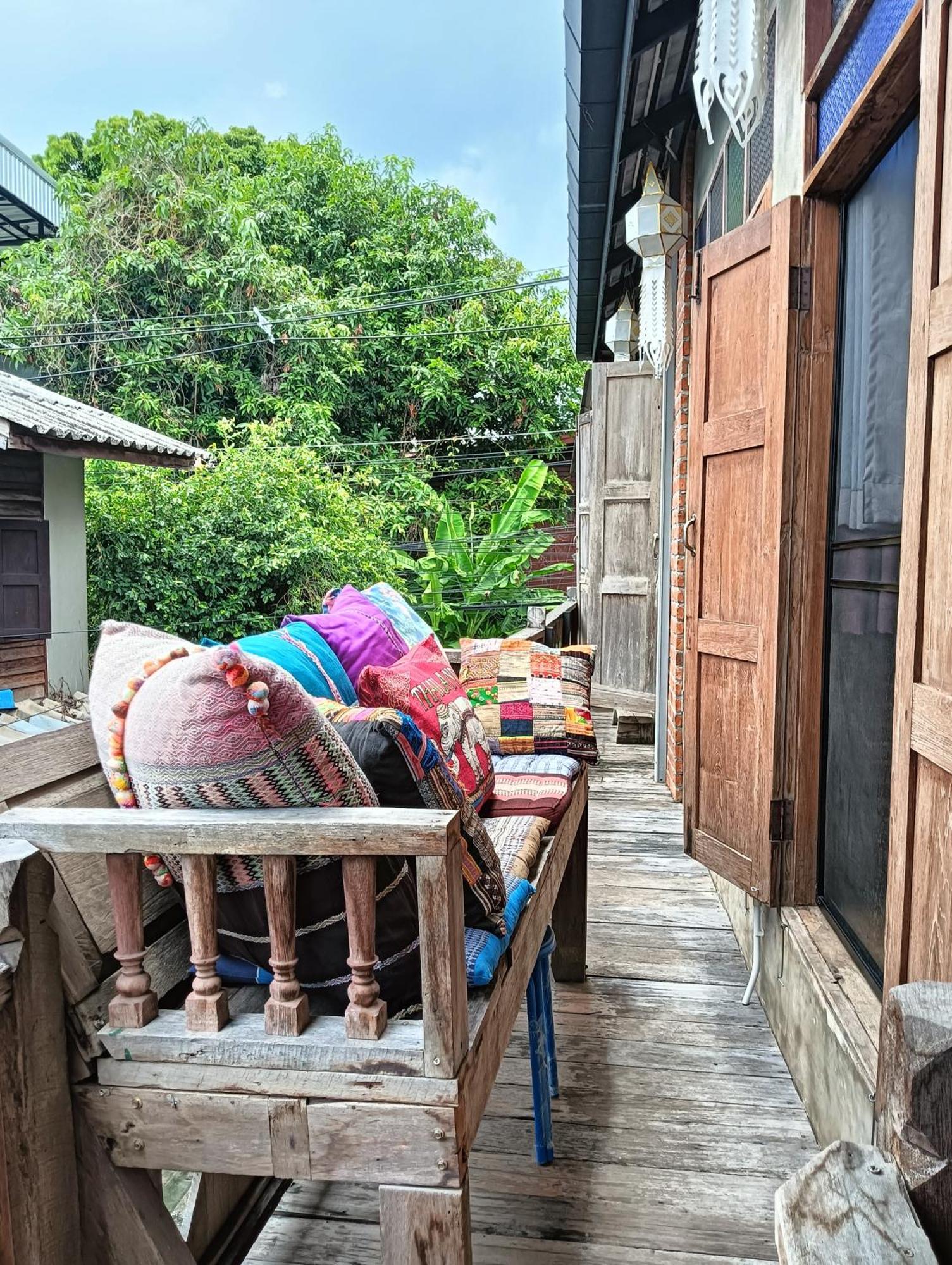 Huen Chiang Man Hostel (Adults Only) เชียงใหม่ ภายนอก รูปภาพ