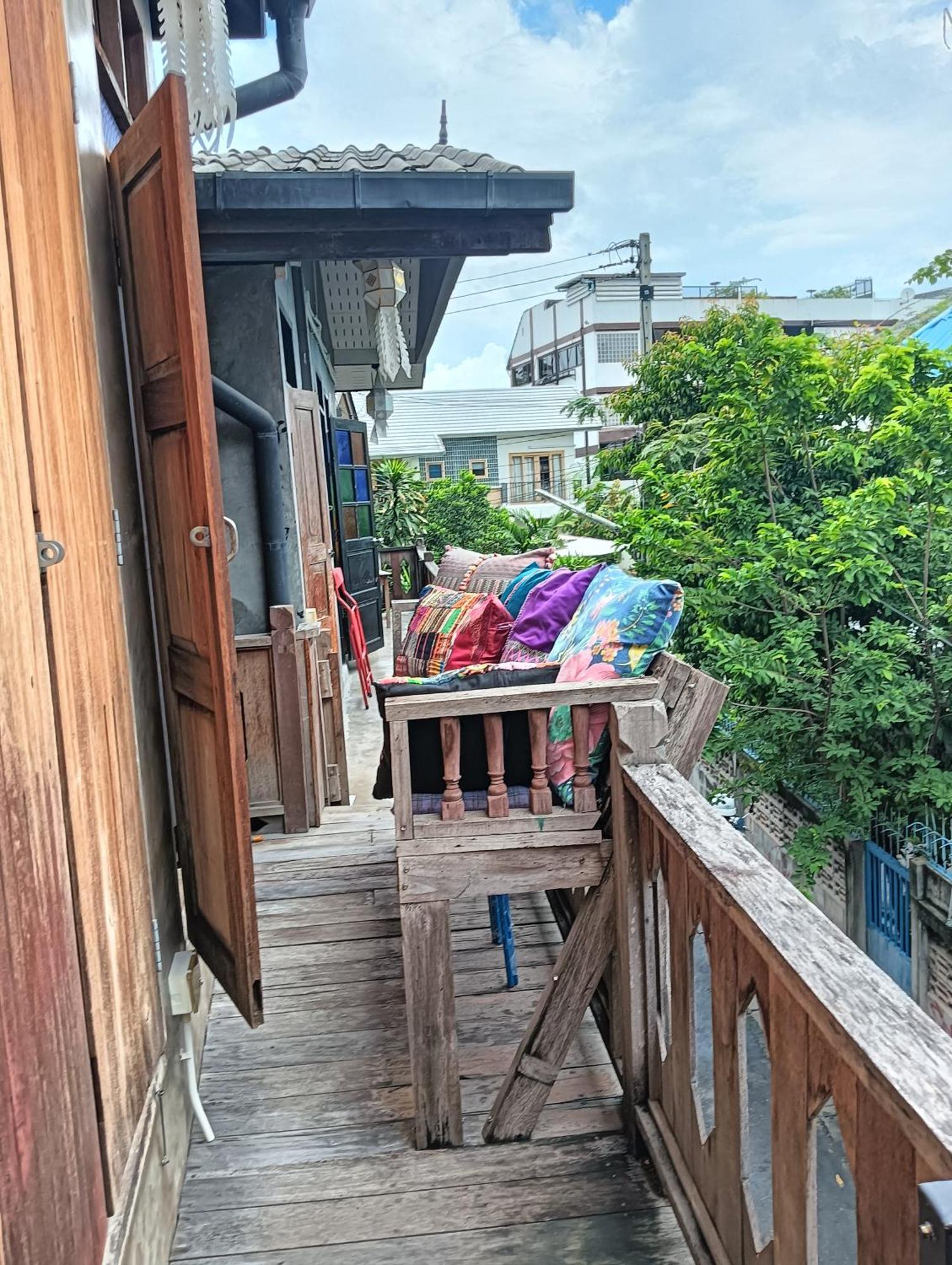 Huen Chiang Man Hostel (Adults Only) เชียงใหม่ ภายนอก รูปภาพ