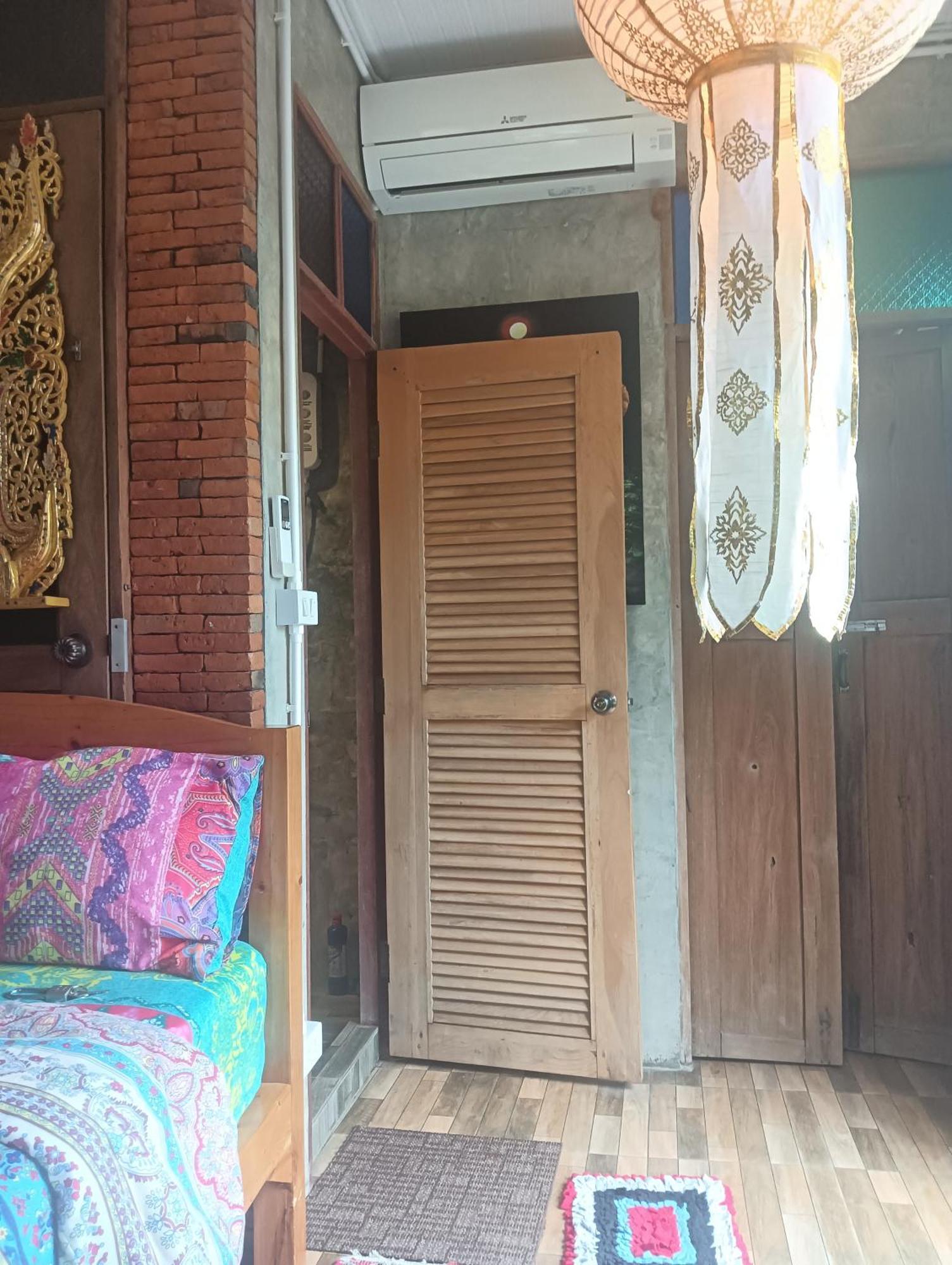 Huen Chiang Man Hostel (Adults Only) เชียงใหม่ ภายนอก รูปภาพ