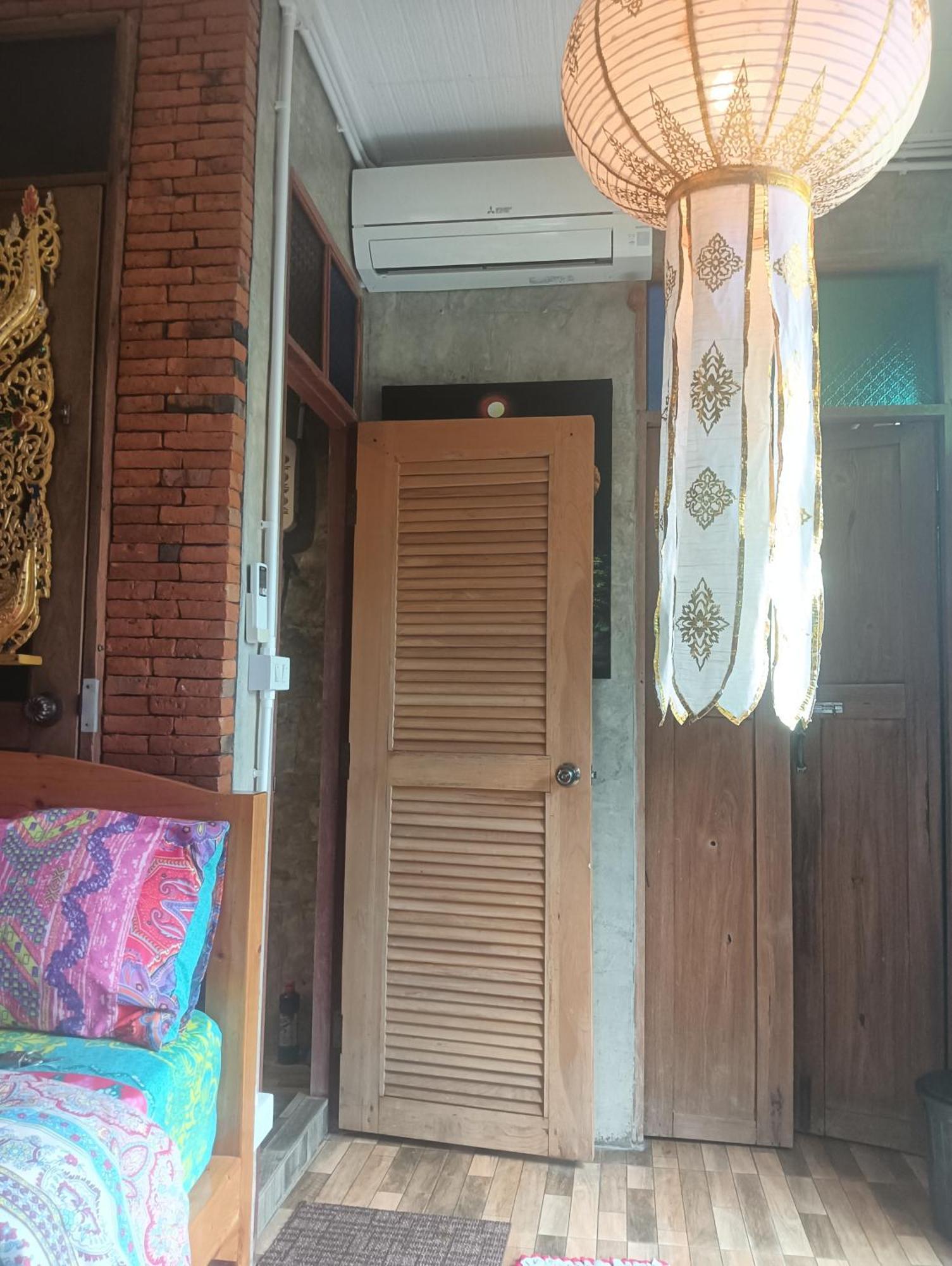 Huen Chiang Man Hostel (Adults Only) เชียงใหม่ ภายนอก รูปภาพ