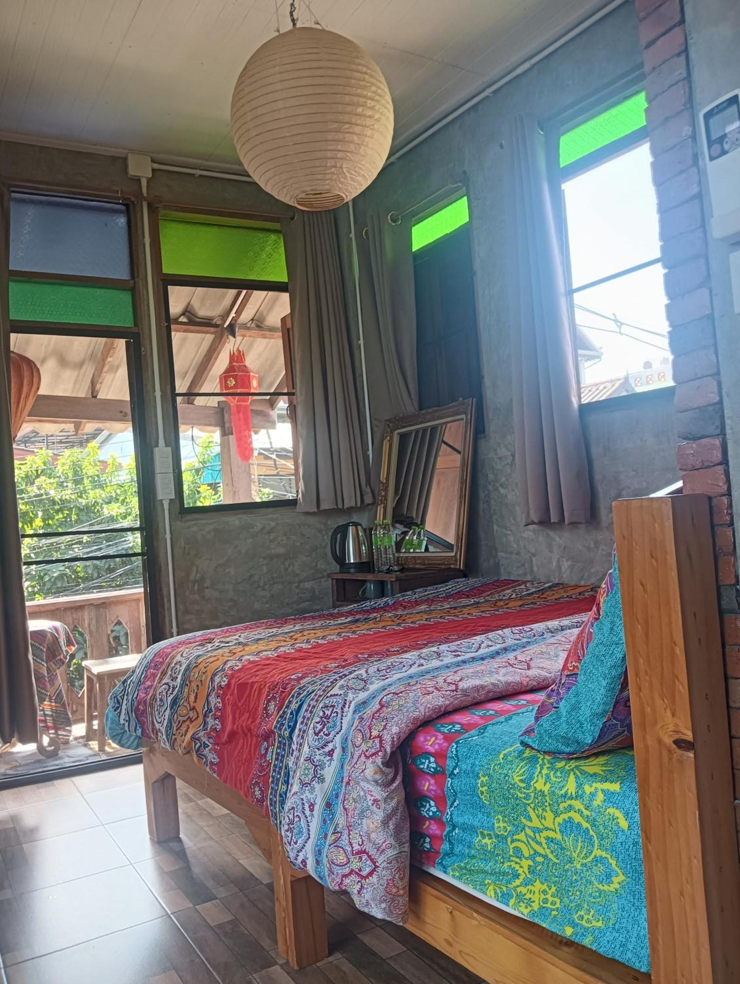 Huen Chiang Man Hostel (Adults Only) เชียงใหม่ ภายนอก รูปภาพ