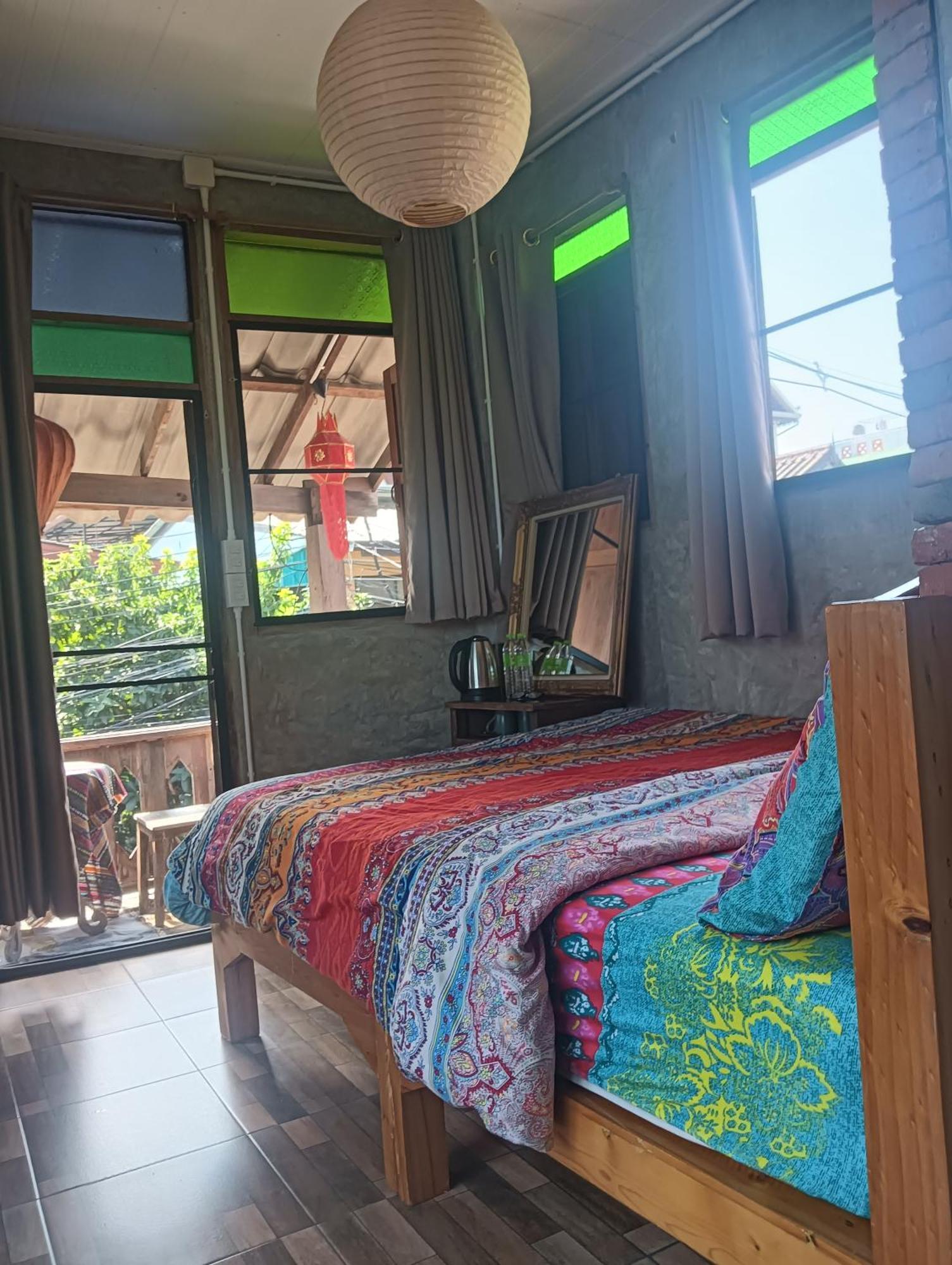 Huen Chiang Man Hostel (Adults Only) เชียงใหม่ ภายนอก รูปภาพ