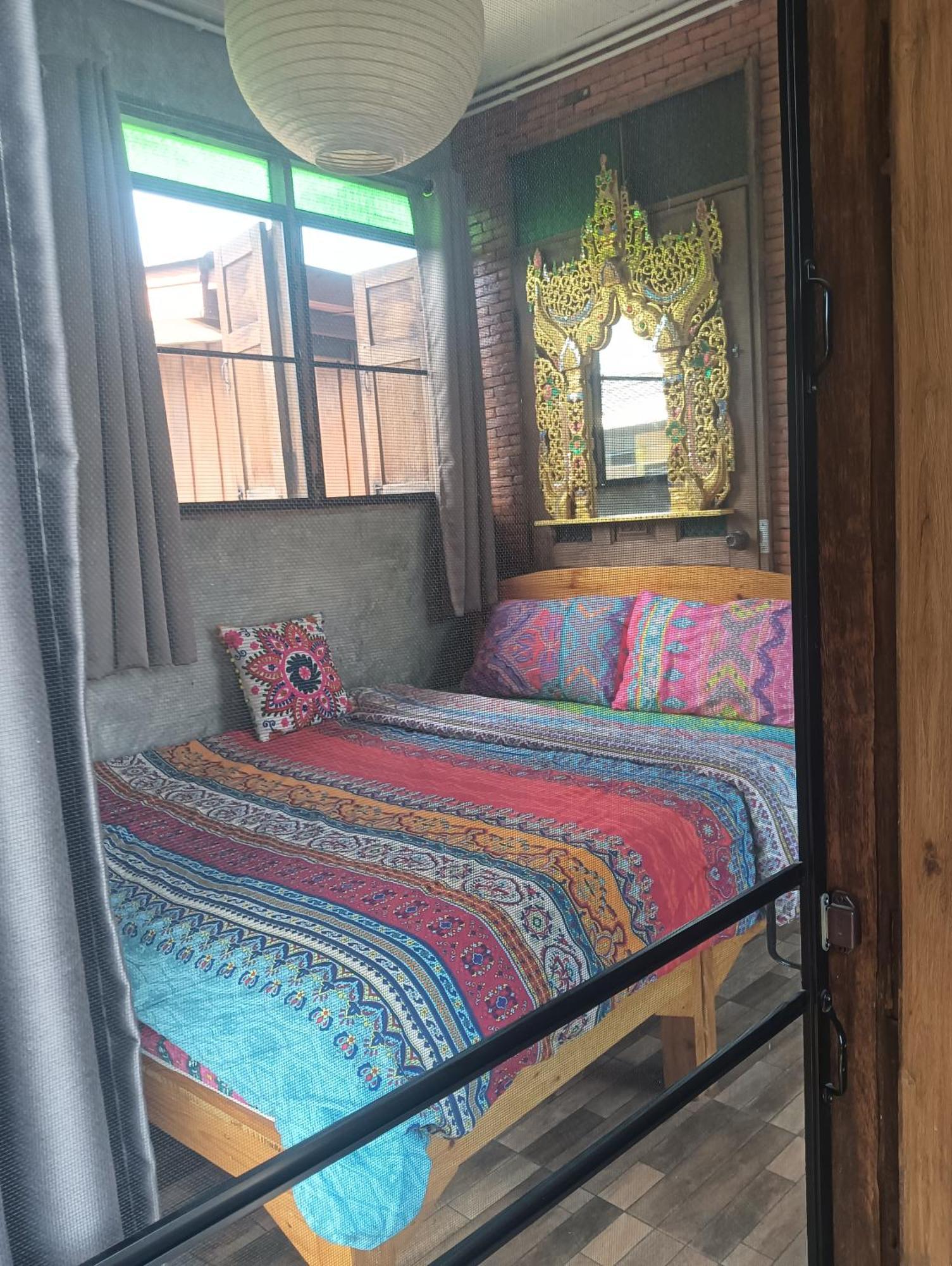 Huen Chiang Man Hostel (Adults Only) เชียงใหม่ ภายนอก รูปภาพ