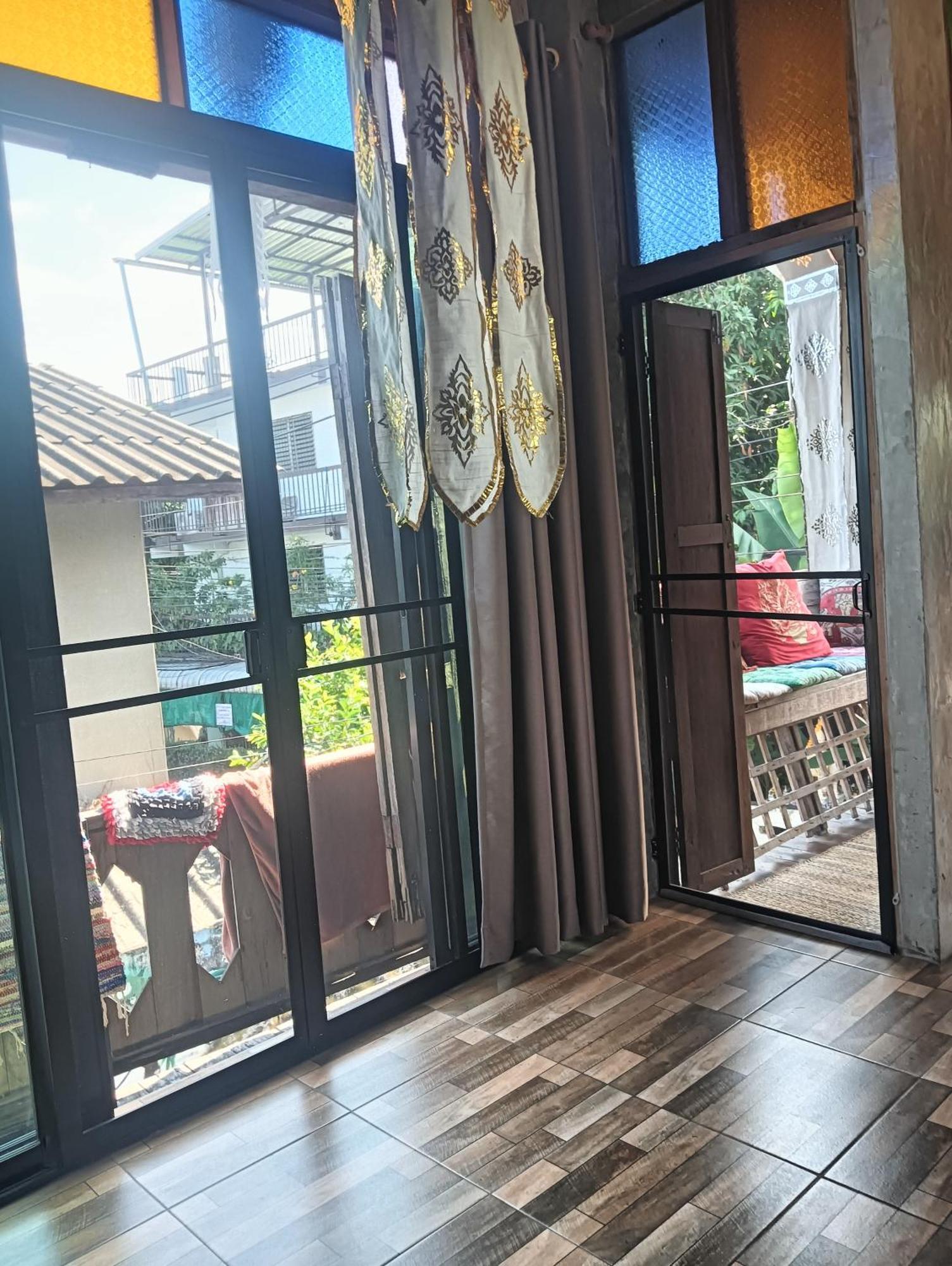 Huen Chiang Man Hostel (Adults Only) เชียงใหม่ ภายนอก รูปภาพ