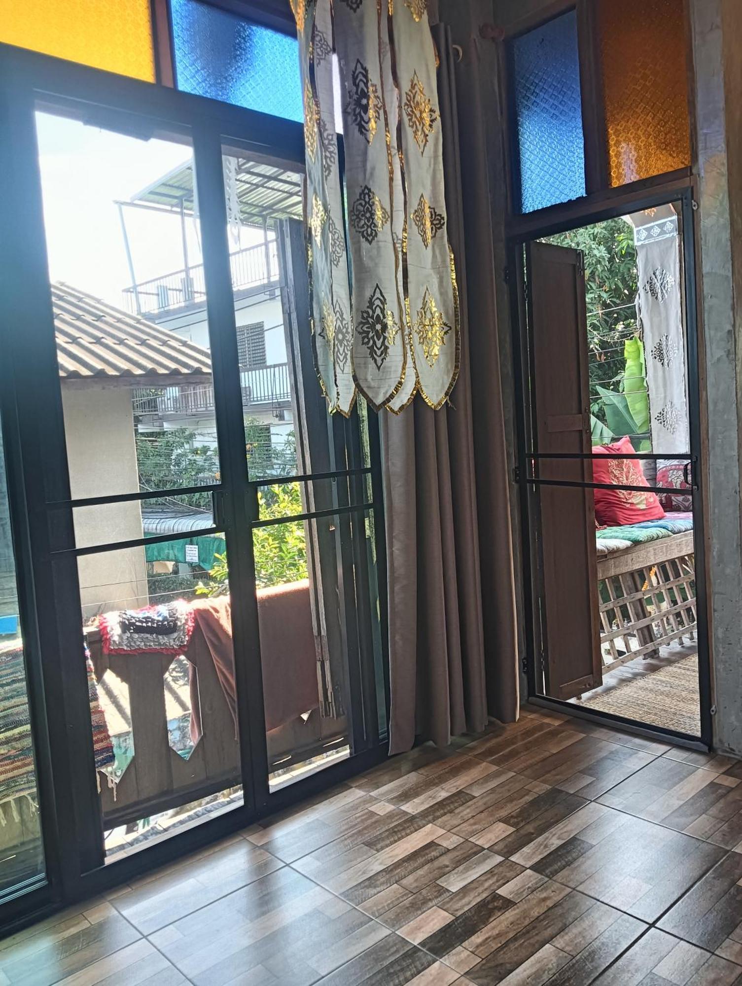 Huen Chiang Man Hostel (Adults Only) เชียงใหม่ ภายนอก รูปภาพ
