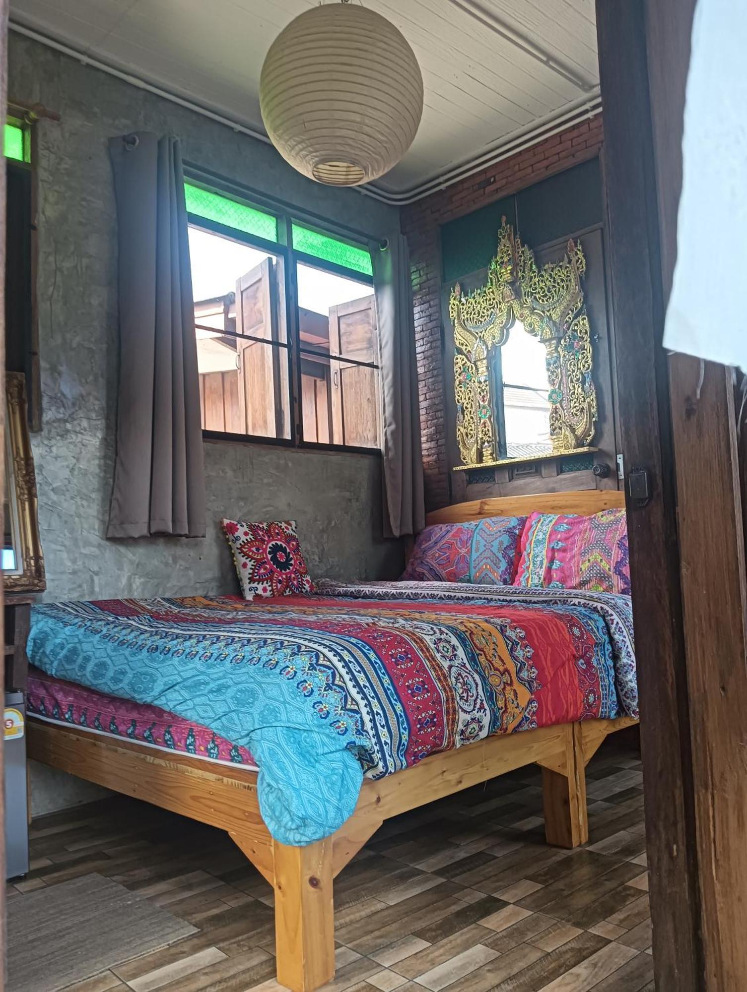 Huen Chiang Man Hostel (Adults Only) เชียงใหม่ ภายนอก รูปภาพ