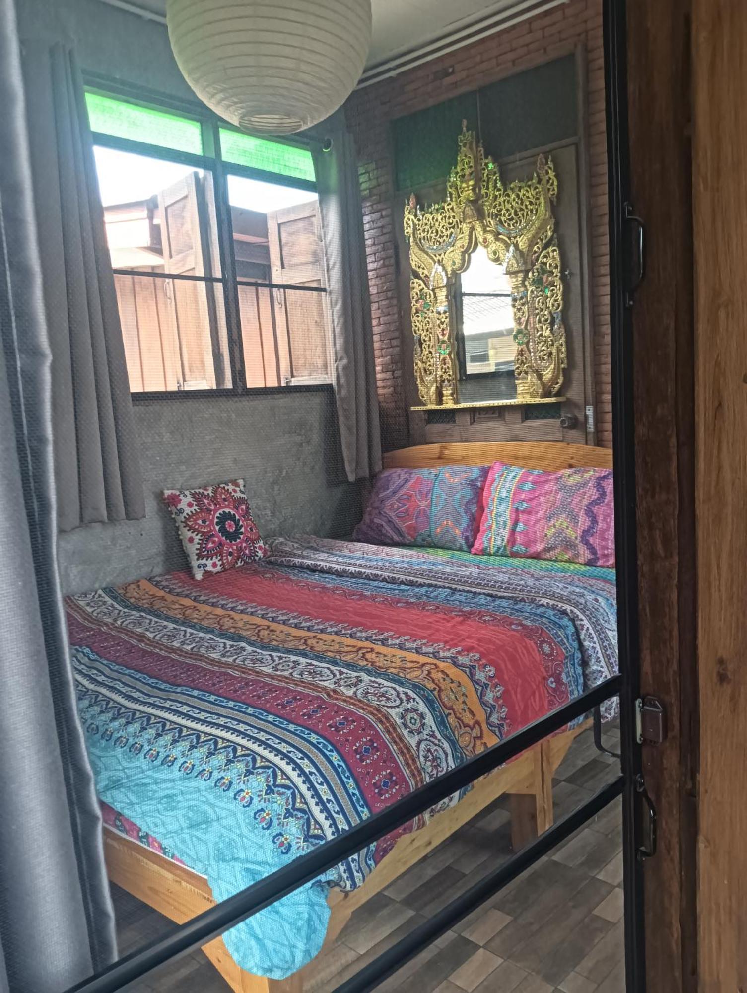 Huen Chiang Man Hostel (Adults Only) เชียงใหม่ ภายนอก รูปภาพ