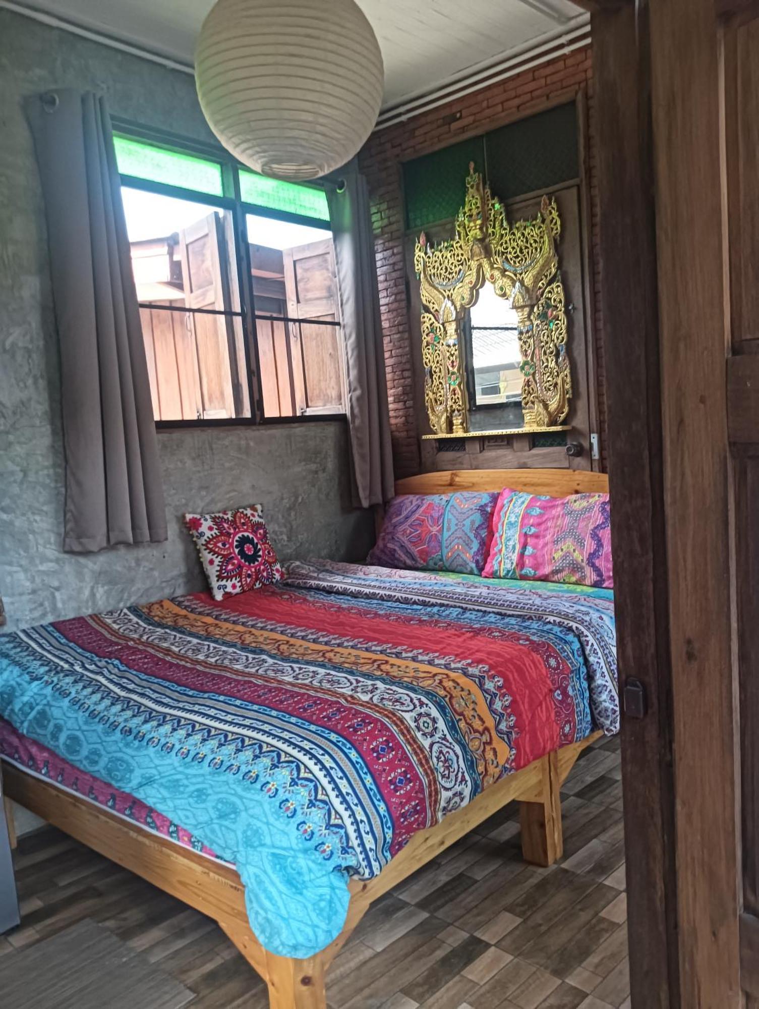 Huen Chiang Man Hostel (Adults Only) เชียงใหม่ ภายนอก รูปภาพ